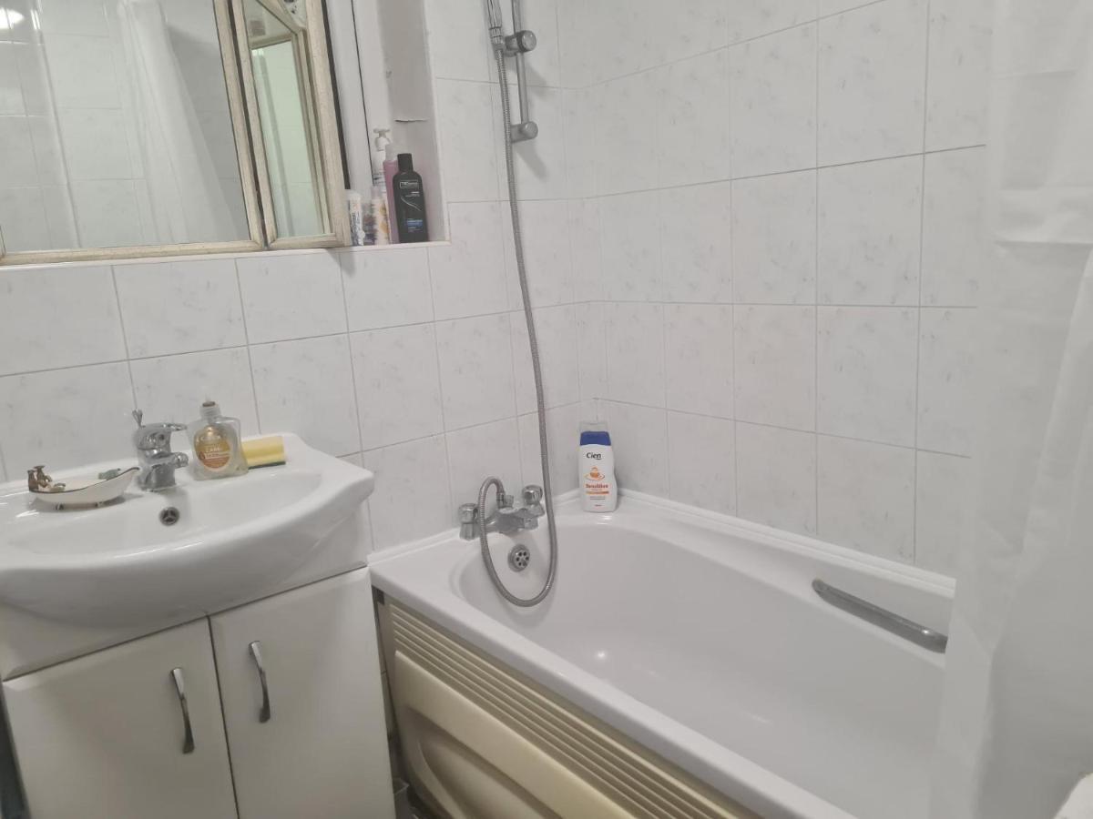 Specious Room In Northolt Northolt  Buitenkant foto
